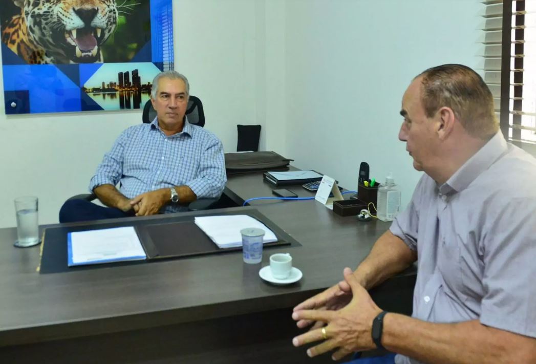Prefeito de Caracol Neco Pagliosa visita ex-governador e presidente do PSDB Reinaldo Azambuja